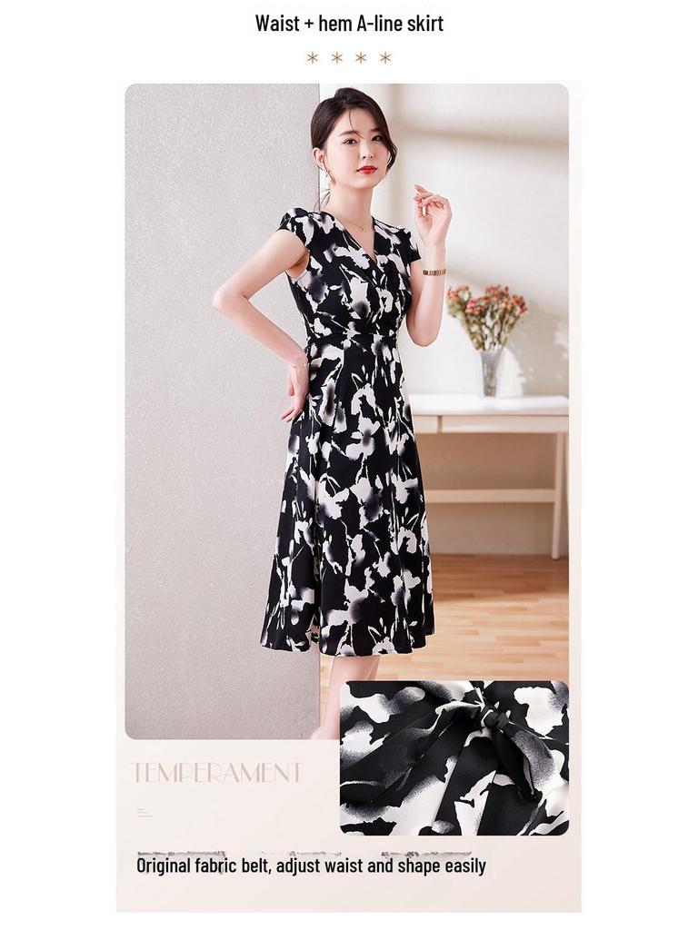 Летнее платье с цветочным принтом больших размеров - короткий рукав, подчеркнутая талия, тонкий фасон