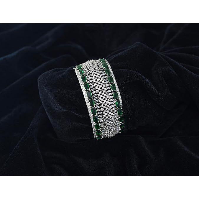 Браслет из американских бриллиантов и изумрудов с зеленым камнем