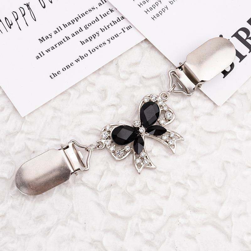 1 Piece of Duck Down Clip On Vintage Cardigan Clothing Accessories Women's Duck Down Clip On Rhinestone Needle Gift Shiny and Fashionable