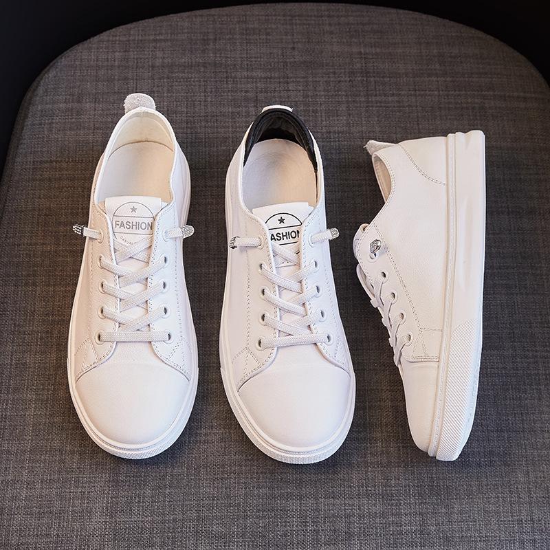 Женские повседневные универсальные туфли из натуральной кожи белого цвета на плоской подошве 2025 года