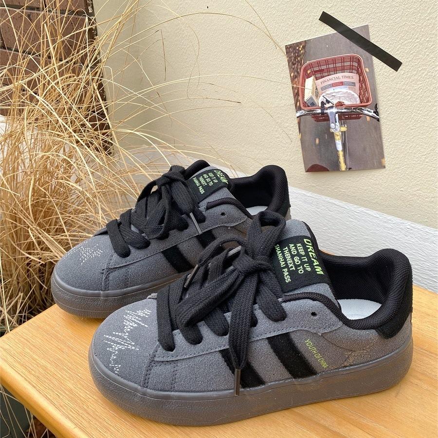 Женская обувь 2025 Весна Новые кроссовки на платформе Дышащая белая обувь Удобные повседневные балетки Нескользящая вулканизированная обувь