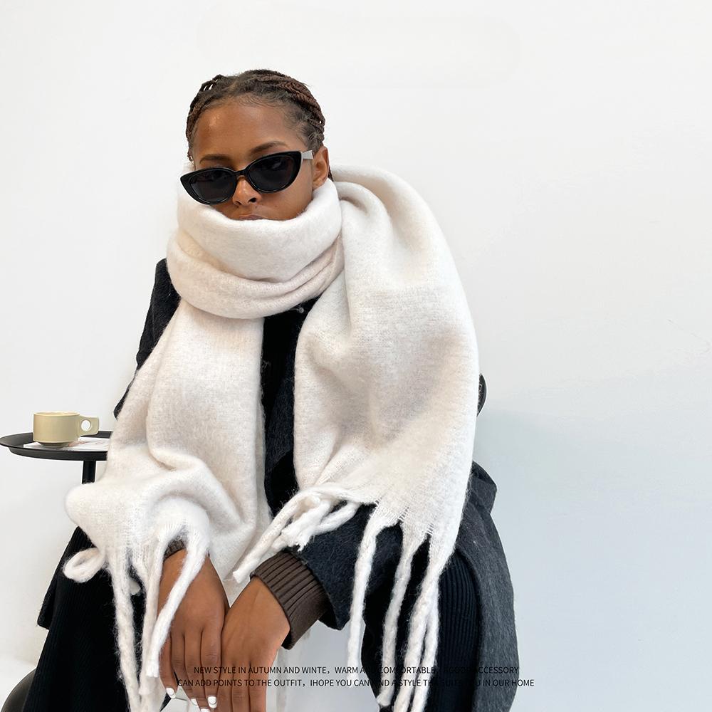Зимний теплый шарф для женщин и девочек, модная однотонная шаль, палантин из искусственного кашемира, бандана для женщин, однотонная мягкая шаль, классический пушистый шарф с кисточками