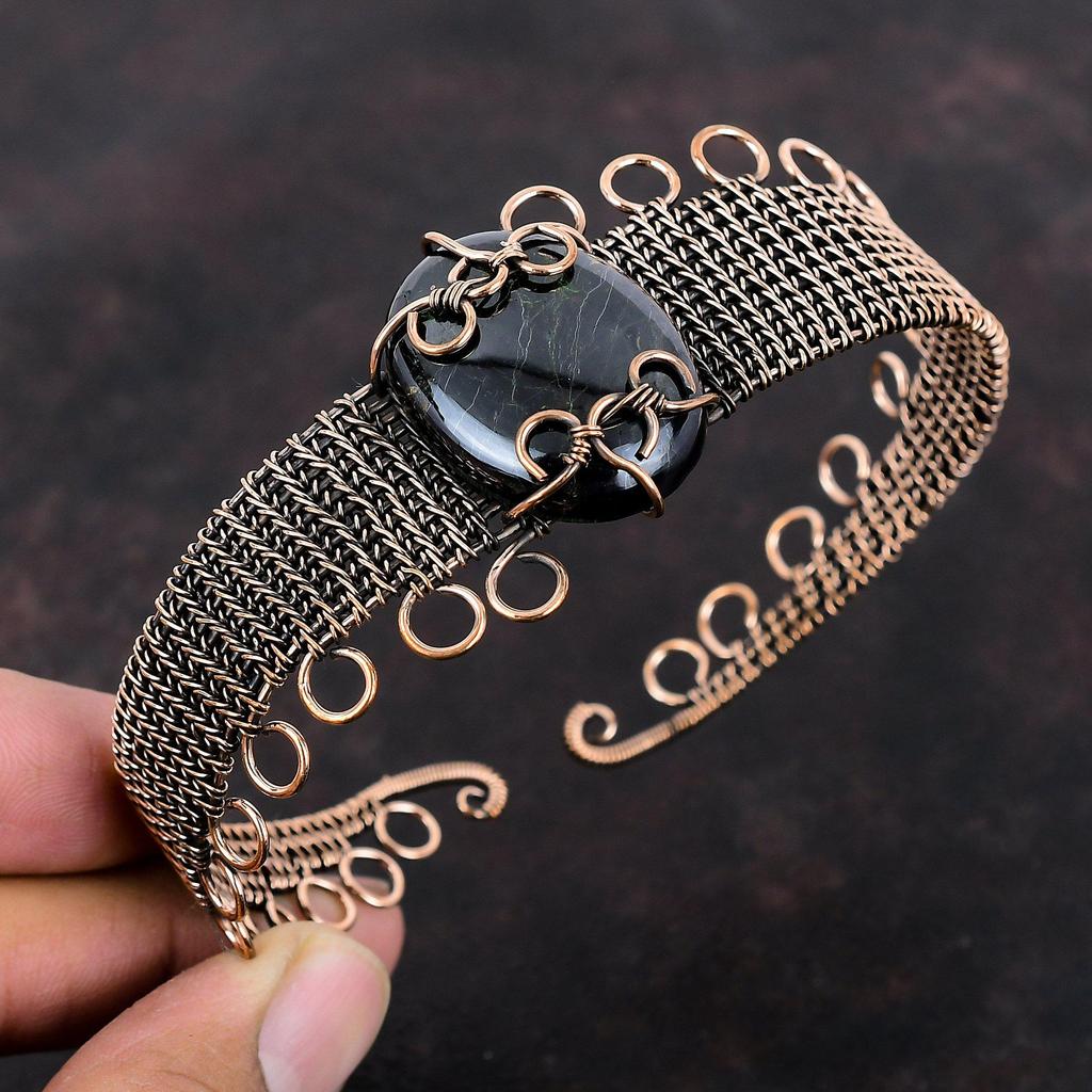 Сугилитовый медный браслет-манжета Ювелирные изделия из медной проволоки Регулируемый браслет-манжета Браслет ручной работы с драгоценными камнями Подарок для него Браслет из проволочной обмотки