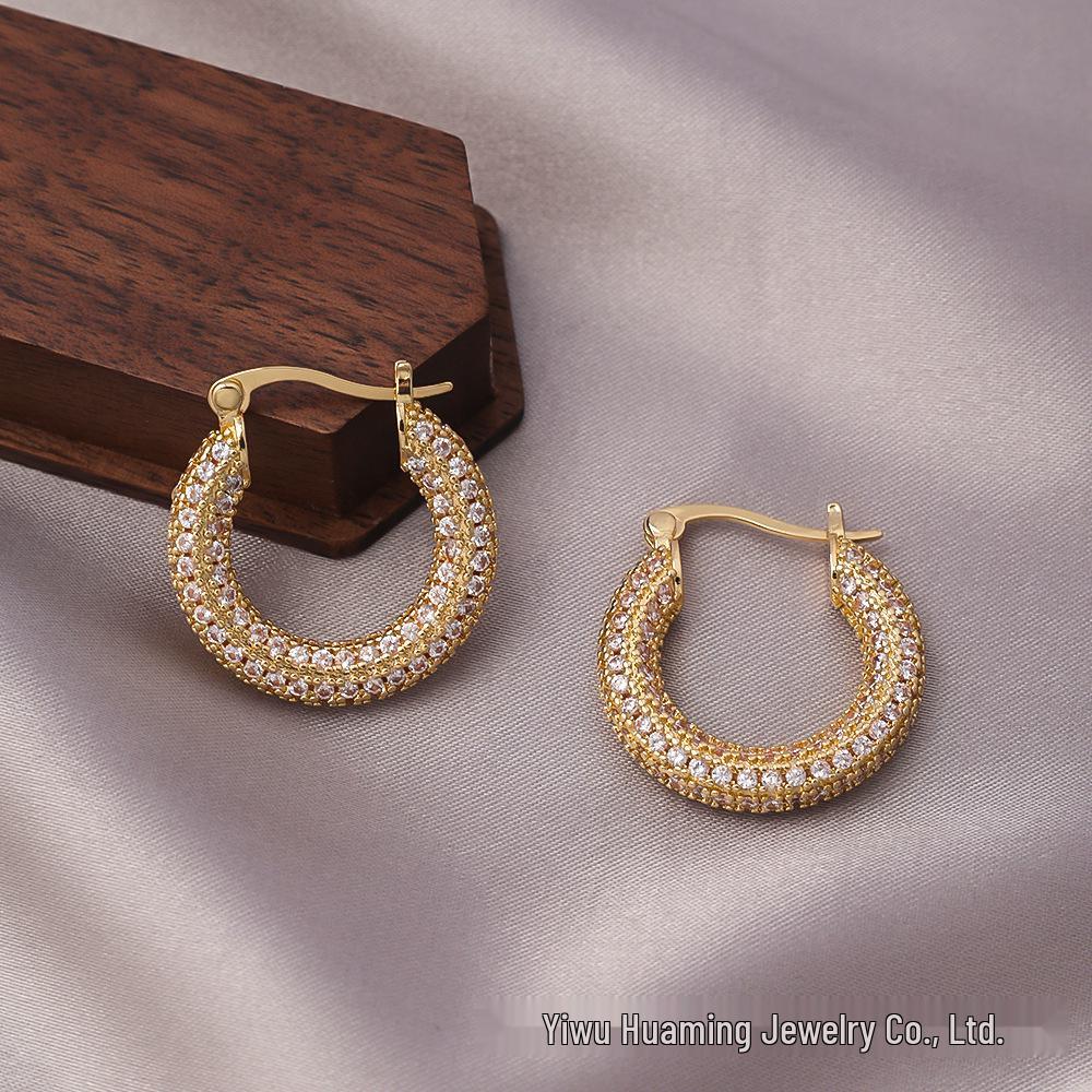 Французские серьги-пусеты с цирконами и бриллиантами в стиле легкой роскоши - Универсальные и трендовые стили