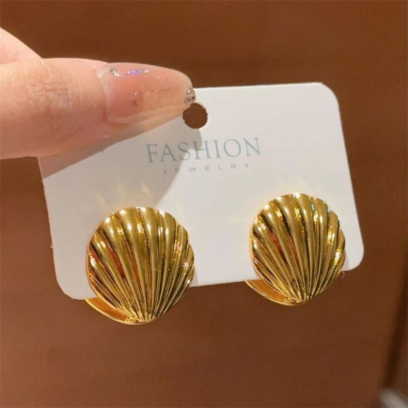 Vintage Metal Shell Stud Earrings for Women Punk Silver Texture Geometric Irregular Ear Buckle Jewelry Party Gift