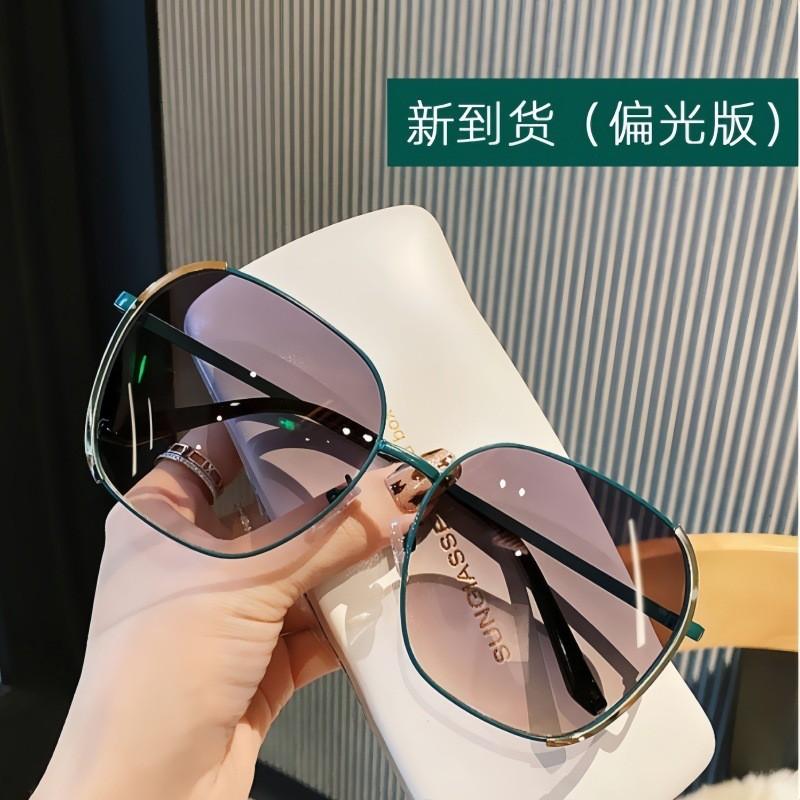 Polarized Square Metal Sunglasses Retro Green Frame UV400 Anti-Glare Driving Cycling Travel Fashion Unisex