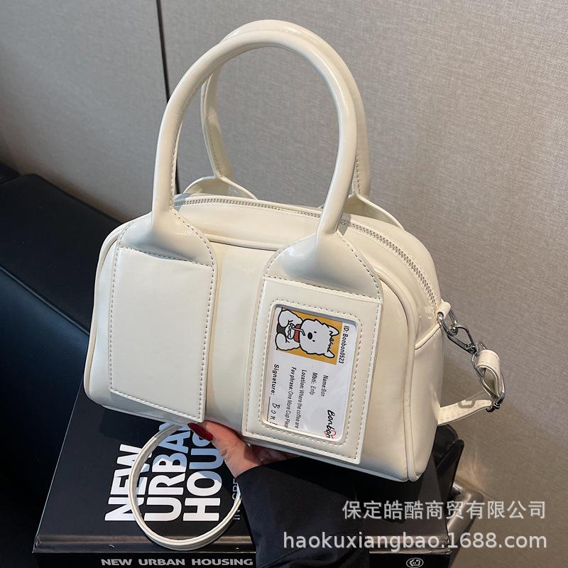 В этом году популярны сумки-бостон для женщин, новые универсальные сумки-мессенджеры для весны и лета 2025, простые женские портативные сумки-подушки.