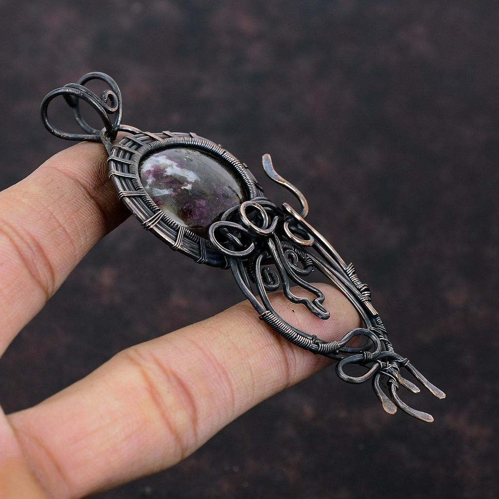 Кулон с розовым турмалином, кулон, обмотанный медной проволокой, украшения с турмалином, кулон с драгоценным камнем, украшения из античной меди, кулон ручной работы, подарок для него