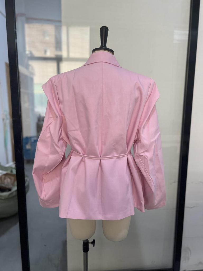 2025 Весна/Лето Универсальное Однотонное Пальто: Приталенный пояс, Подплечник, Элегантный дизайн