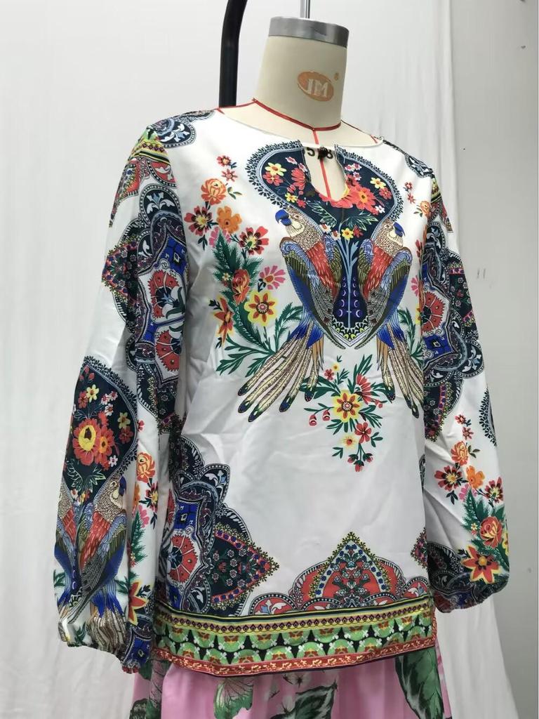 Женский топ с рукавами-фонариками и цифровым принтом весна/лето 2025 г.