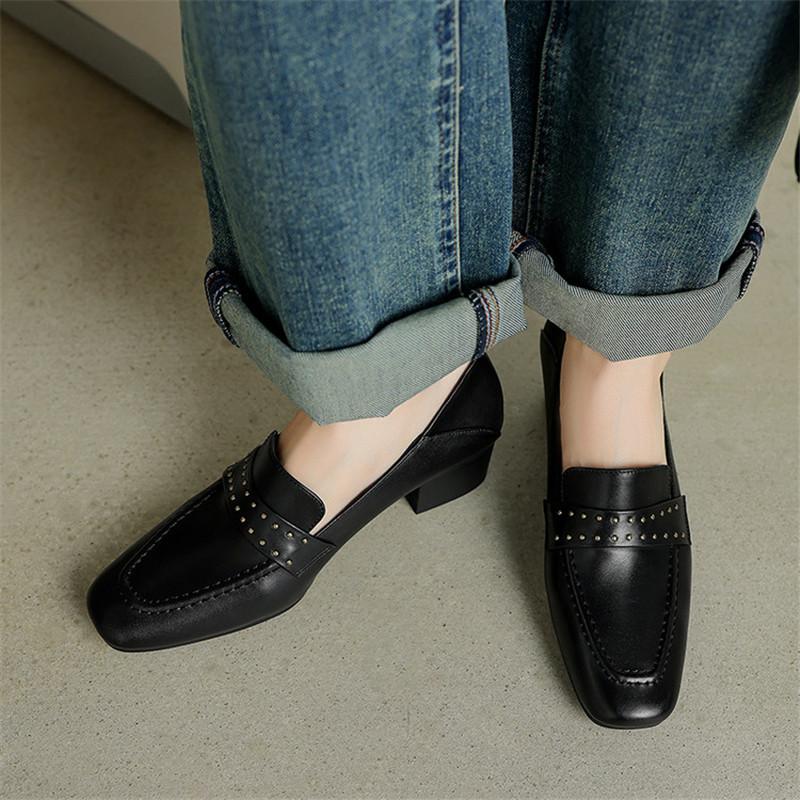 Модная новая весенне-летняя обувь с квадратным носком из натуральной кожи для женщин, модные женские туфли-лодочки с заклепками, женская обувь ручной работы, лоферы на массивном каблуке