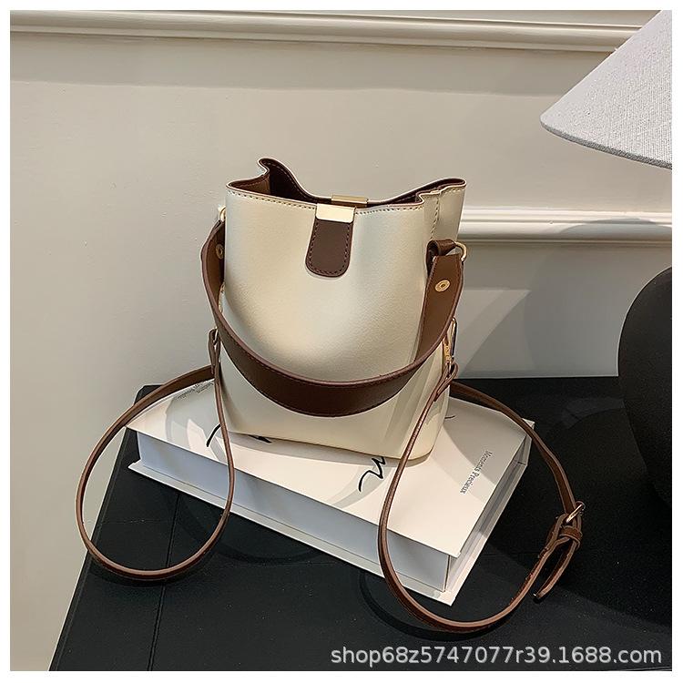 High-end Texture Versatile Portable Bucket Bag Women's 2025 New Niche Design Shoulder Bag Hot Fashion Crossbody Bag