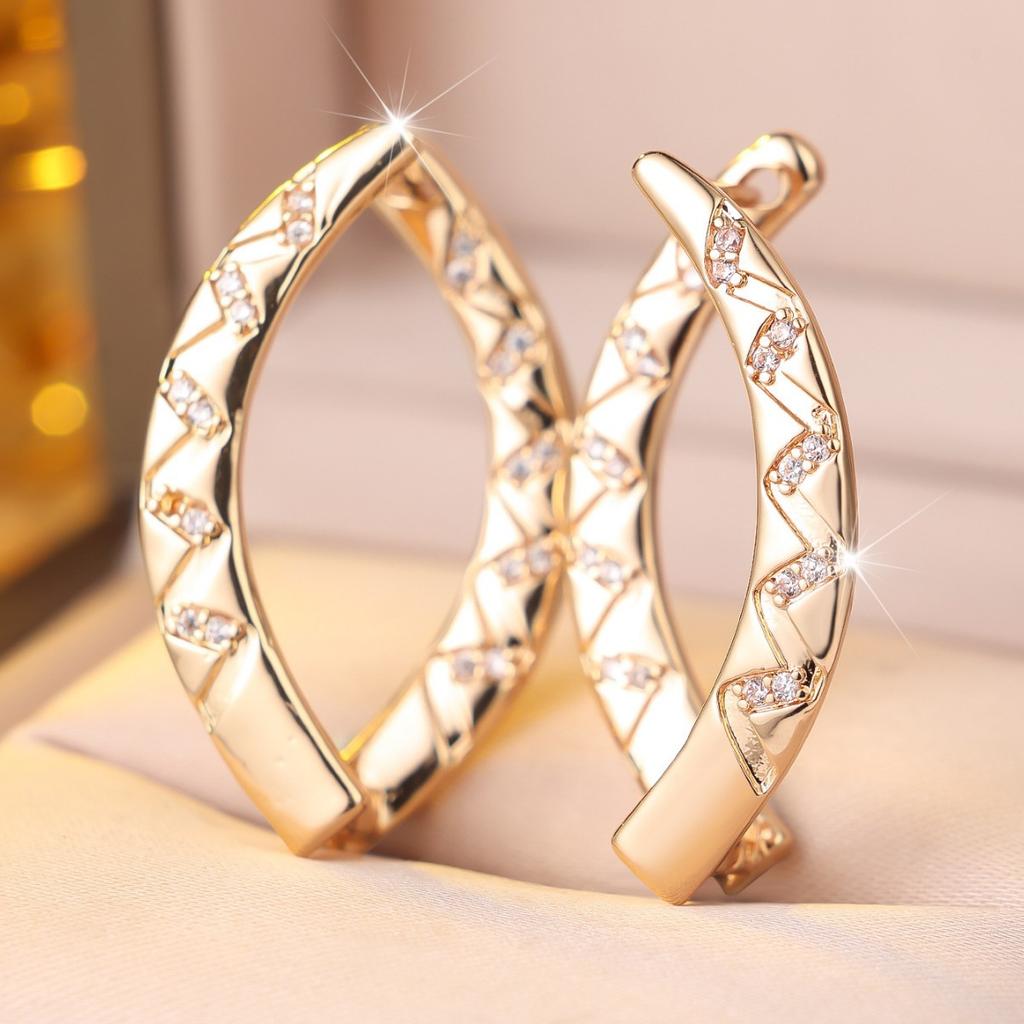French-style diamond-patterned twisted drop earrings Champagne gold geometric earrings fully encrusted with zirconia Light luxury commuter earrings