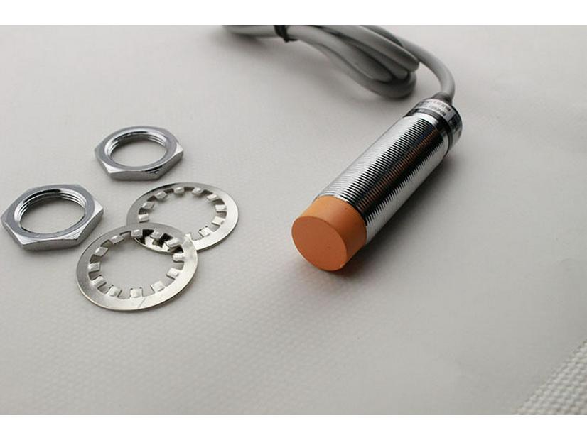 Proximity Switch NI8U-M18E Series - AN6X, RN6X, AP6X, RP6X, AD4X, RD4X, AZ3X, RZ3X, VN6X, VP6X