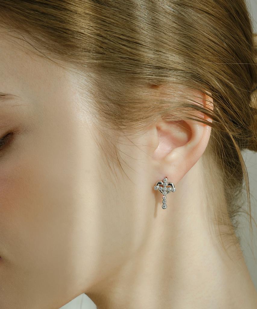 Reve Rv-Lab Diamond Phal. Love Cross Earrings