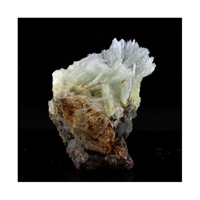 Pierres et Minéraux. Baryte. 470.50 ct. Le Mas Mine, Soyons, Ardèche, France.