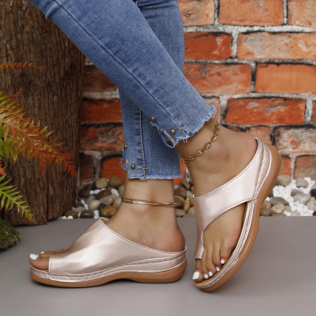 2024 Summer Solid Color Casual Comfortable Oversized Toe Slippers with Slope Heels Lightweight Retro Roman Women's Shoes