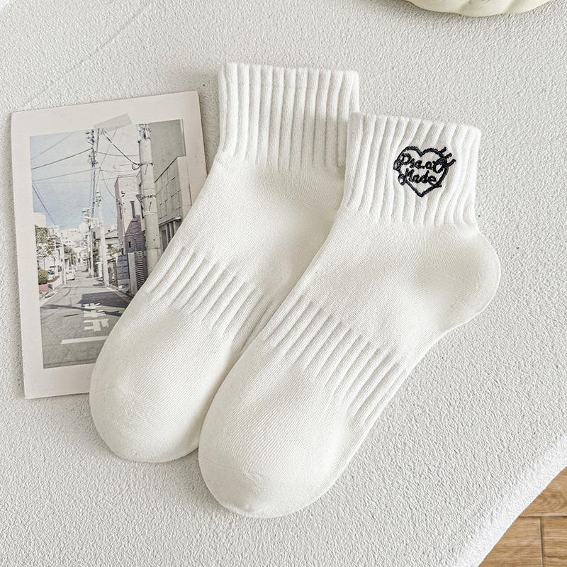 Женские весенне-летние универсальные спортивные носки-подследники с вышивкой «Любовь»