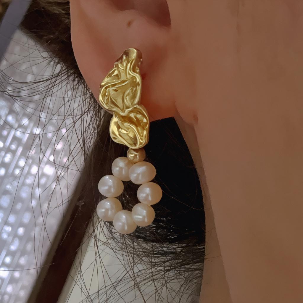 European and American earrings retro natural baby mini pearl stud earrings silver needle gold-plated irregular earrings earrings fashion trend