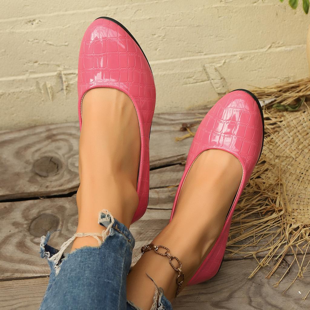 Fashion Large Size Casual Flat Bean Shoes 2025 New Round Toe Shoes for Women Soft Sole Outside To Wear Shallow Mouth Single Shoes Women