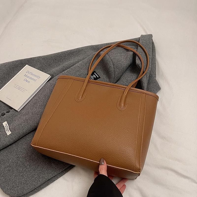 Winter new large-capacity fashion and leisure pendant women's high-end commuter tote bag shoulder armpit bag