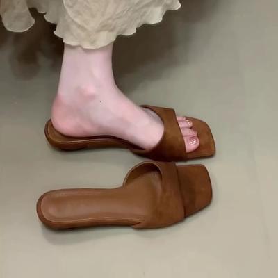 Версия из овчины~ Простые квадратные носки на низком каблуке с открытым носком, шлепанцы на одно слово для женской уличной обуви, лето 2025, новые универсальные крутые шлепанцы