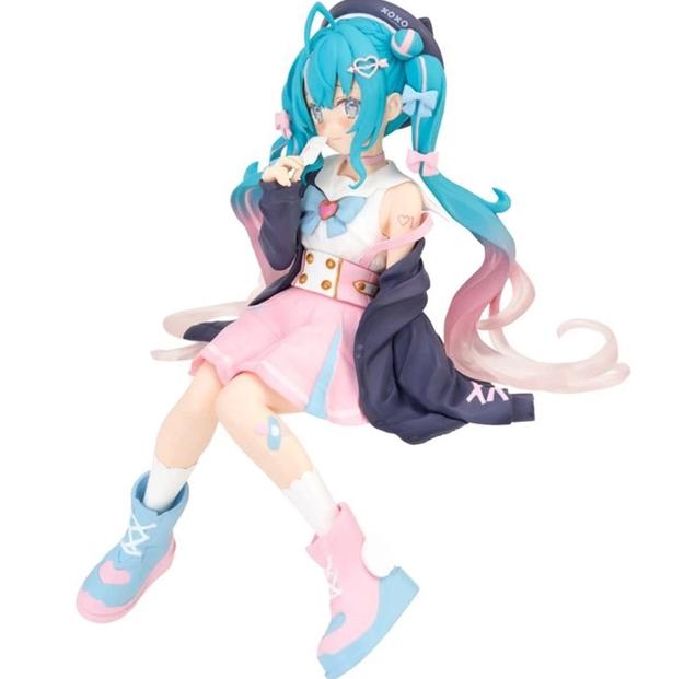 Фигурка Hatsune Miku сидячая из ПВХ пластика 15 см, статуэтка Хацуне Мику декоративная для интерьера.
