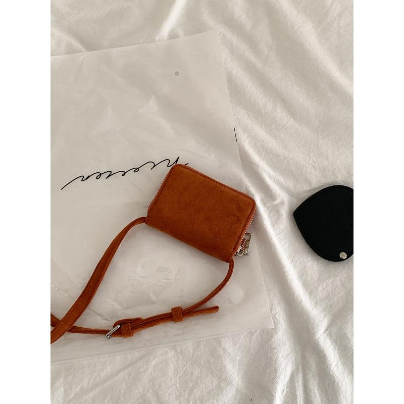 Новая маленькая квадратная сумка, женская сумка-мессенджер, высококлассная монетница, простая одноплечевая сумка для губной помады, наушников, мини-сумка из замши.