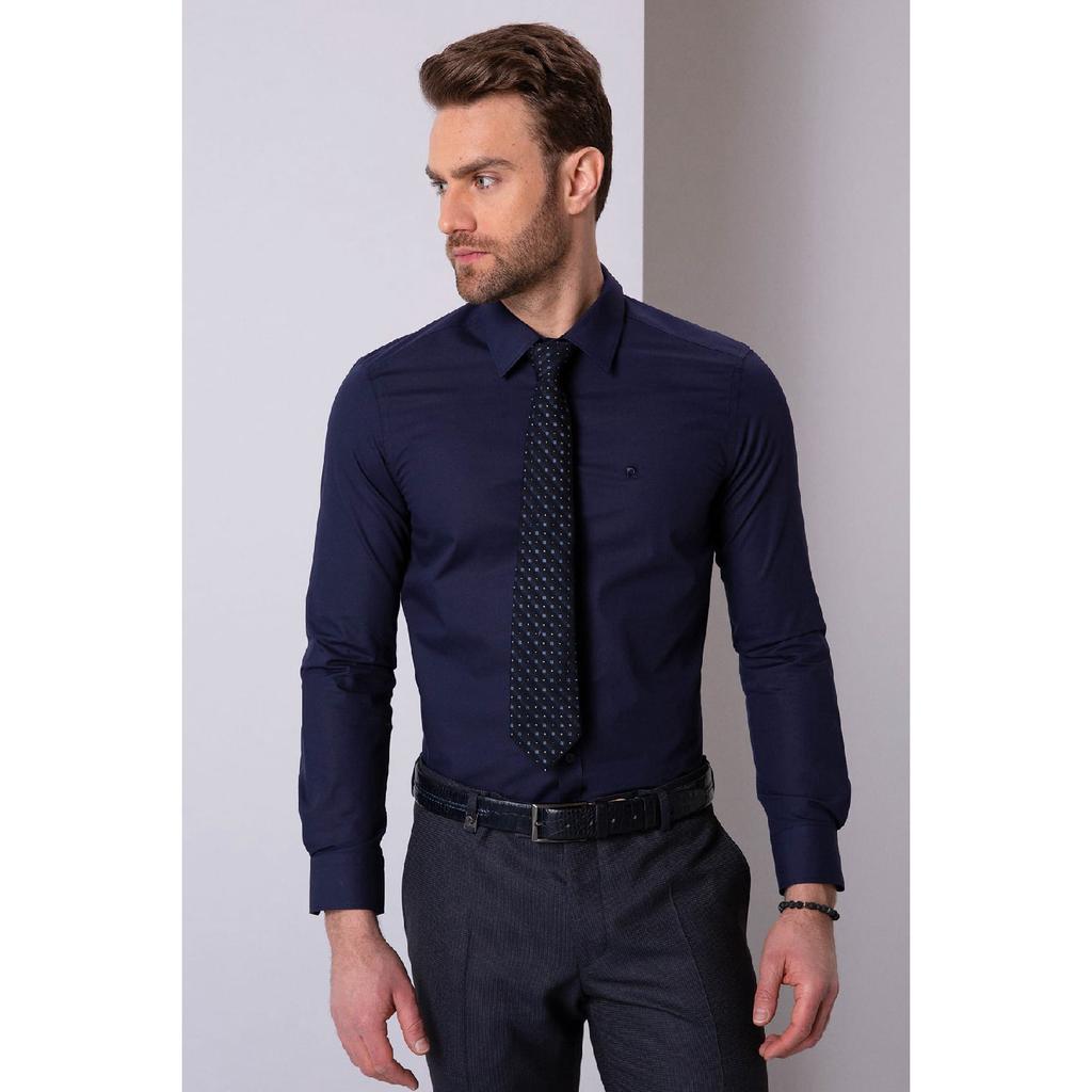 Белая классическая рубашка узкого кроя