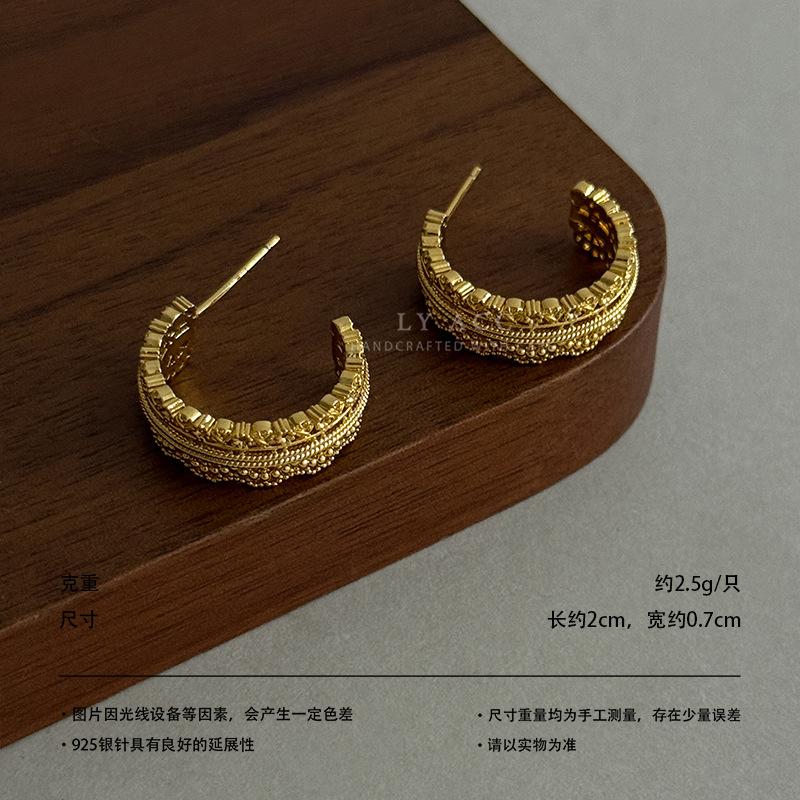 Minimalist light luxury gold and silver earrings Versatile commuting high-end stud earrings Temperament Versatile niche daily noble earrings