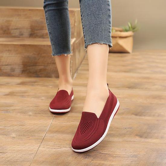 Туфли из старой пекинской ткани. Женские летние туфли с дышащей сеткой. Нескользящая спортивная обувь для женщин среднего и пожилого возраста. Летающая тканая прогулочная обувь.