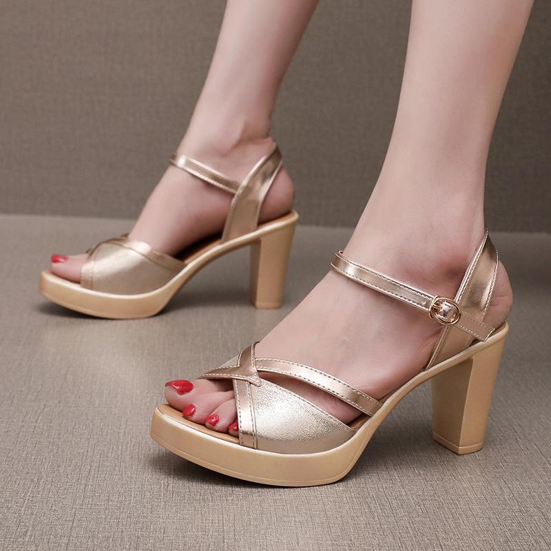 8см Маленький размер 32-43 Удобные босоножки на высоком блочном каблуке Обувь из мягкой кожи 2025 Летние босоножки на платформе Черные для офиса Модель