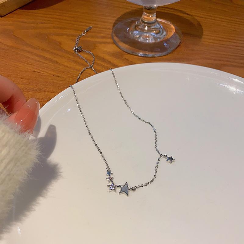Ожерелье Sweet Temperament с микро-инкрустацией цирконием и звездой: Легкая роскошная цепочка Galaxy Clavicle для женщин