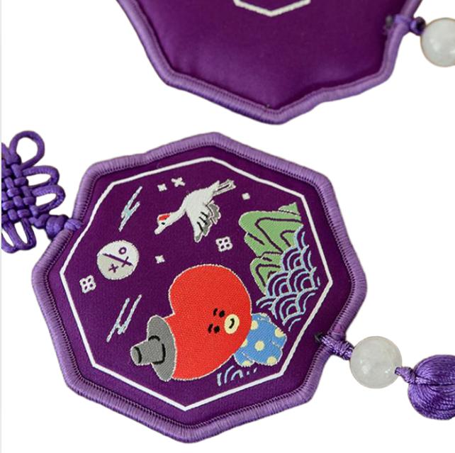 BT21 Брелок с вышитой кисточкой Premium K Edition (7 вариантов)