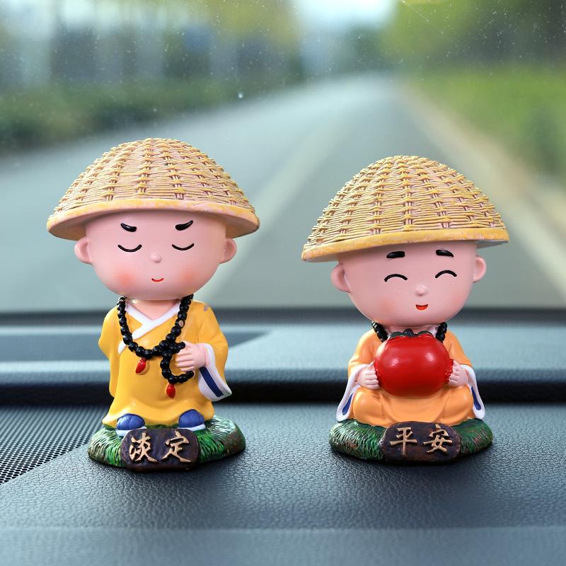 Новый продукт качает головой, спокойный монах, украшение автомобиля, милая мультяшная кукла, украшение центральной консоли автомобиля
