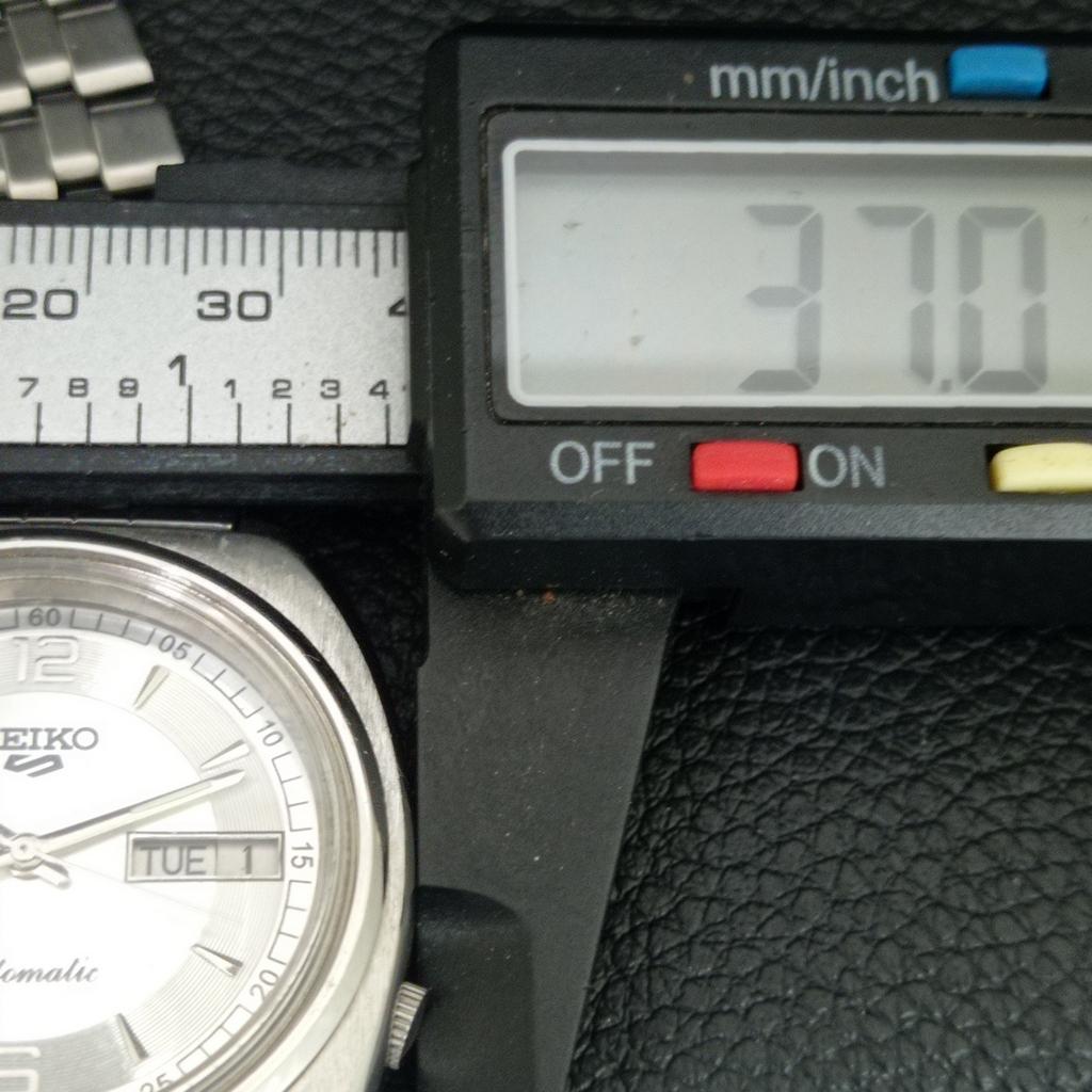 ОРИГИНАЛЬНЫЕ ВИНТАЖНЫЕ АВТОМАТИЧЕСКИЕ ЧАСЫ SEIKO 5 7019A ЯПОНИЯ МУЖСКИЕ СЕРЕБРЯНЫЙ ЦИФЕРБЛАТ a709190-1