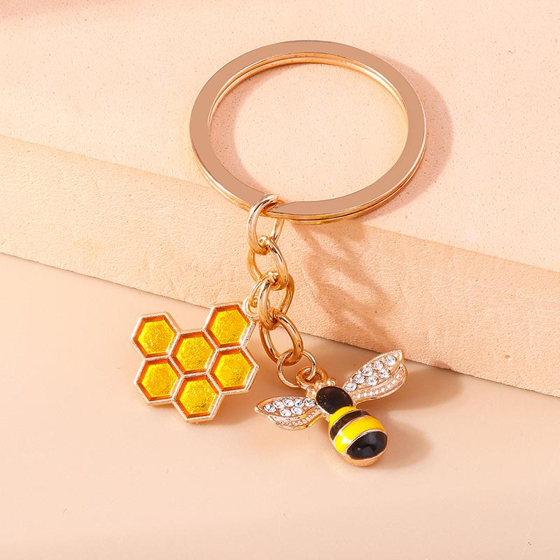 Cute Animal Keychain Bee Honeycomb Key Ring Garden Key Chains Souvenir Gifts for Women Men Handbag Accessorie Jewelry
