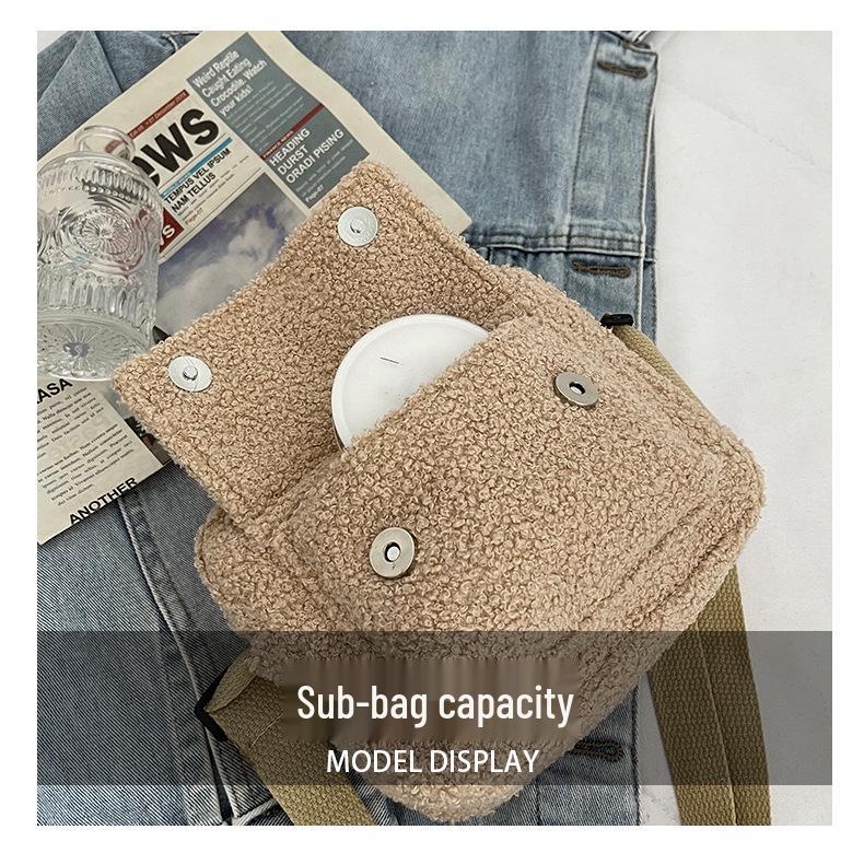 Сумка кроссбоди из овечьей шерсти в корейском стиле - Трендовая однотонная маленькая квадратная сумка на плечо Осень/Зима 2025