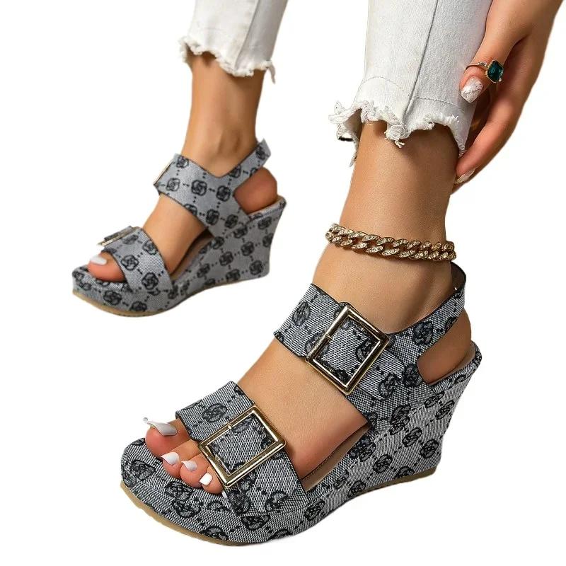 Женские босоножки на танкетке с высоким каблуком и пряжкой, разноцветные женские туфли на платформе 2024 года, модные женские босоножки на каблуке с открытым носком
