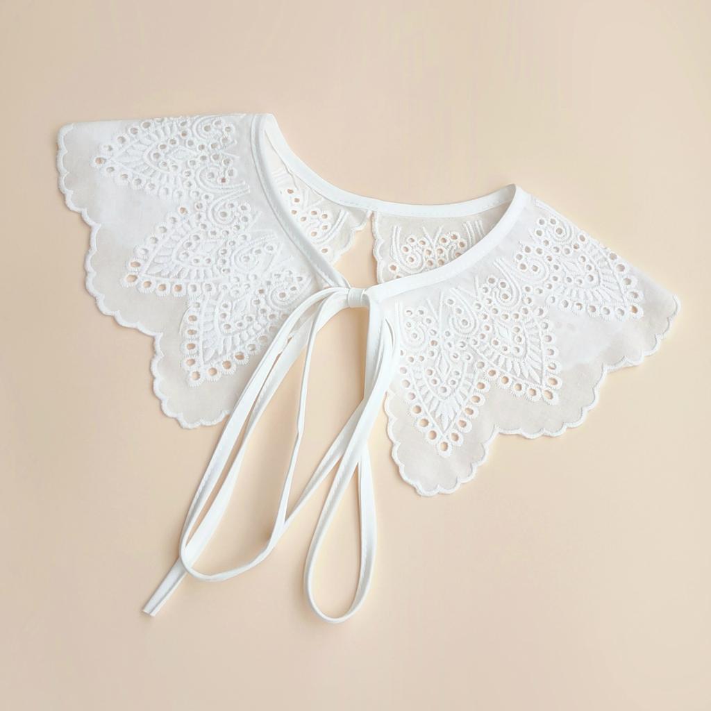 Fashionable and Versatile False Collar Shawl. Soft Material, Elegant Temperament. Can Be Matched with Sweaters, T-shirts and Ski