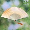 Классический китайский стиль Градиентный складной веер с кисточками для танцевальных вечеринок Ручной веер и для декоративных целей