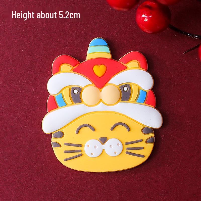 Украшение торта ко Дню матери: Милые елочные игрушки «Мама и лучшая подруга» - Утка-звезда интернета, подключаемая к розетке.