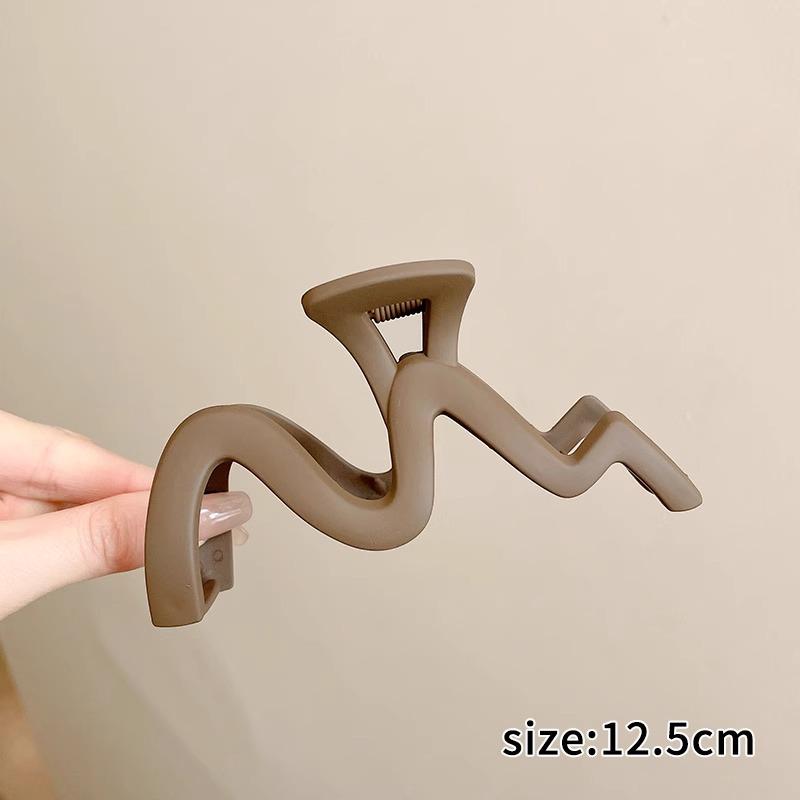 Большая женская шпилька высокого класса: Новая модель Shark Clip 2025 года на осень/зиму