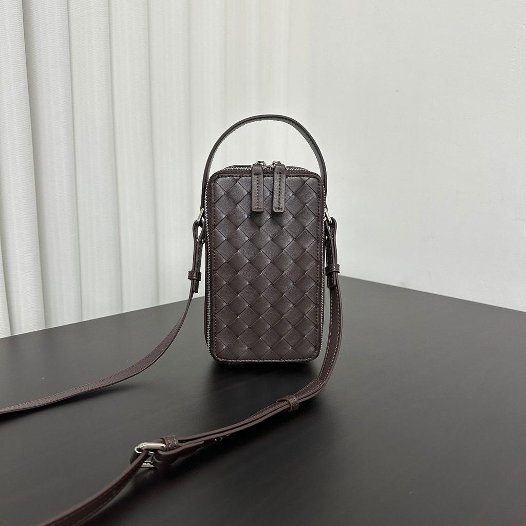 Leather woven mobile phone bag for women, summer new lightweight and simple mini square bag niche shoulder messenger bag