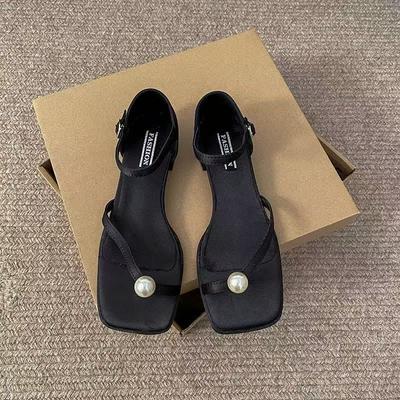 Летние новые сандалии с плоской подошвой и французским жемчужным носком, женские простые с квадратным носком, на толстом каблуке, с темпераментом, супермягкие