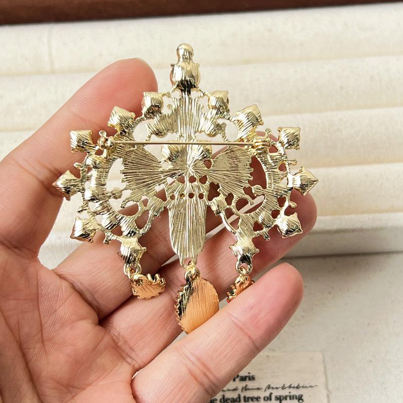 Винтажная брошь в европейском придворном стиле с драгоценными камнями - Антикварная реплика с бриллиантами и цветными драгоценными камнями для женщин