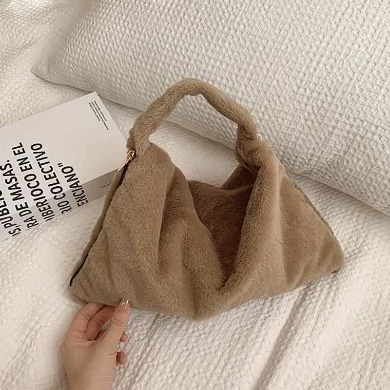 Женские сумки, плюшевые сумки, плюшевые сумки, нишевые сумки через плечо в иностранном стиле, модные и универсальные сумки подмышками