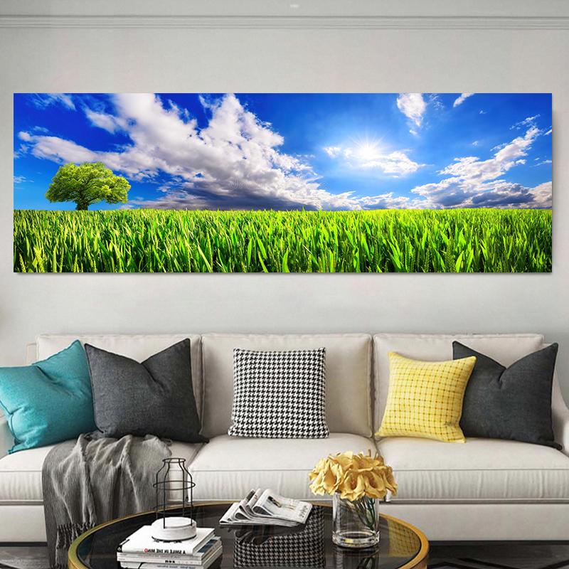 Современная панорамная картина на холсте с изображением цветочного поля на закате в ярких зеленых и красных тонах