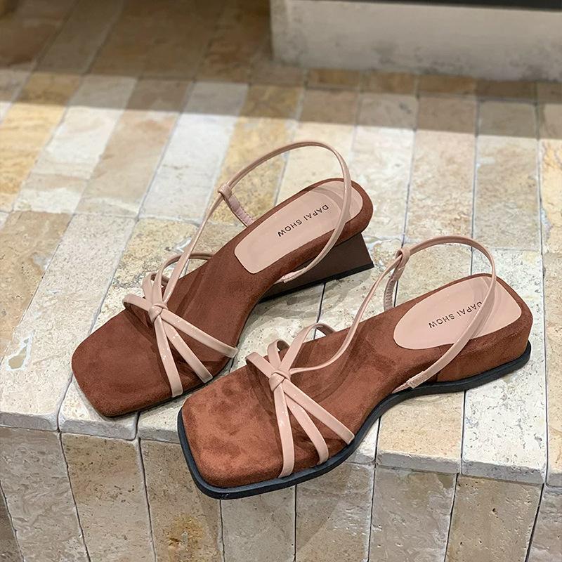 Сандалии на танкетке ретро темперамент женские летние новые нюдовый розовый с юбкой нишевые тонкий ремешок обувь