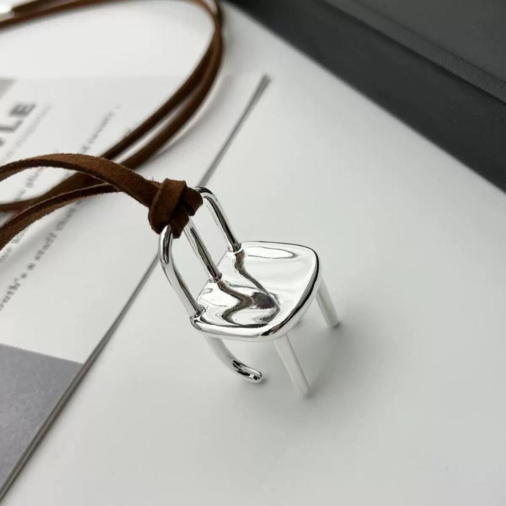 Осенне-зимний уникальный креативный стиль для пары, маленькое длинное ожерелье, нишевый дизайн, высококачественная коричневая кожаная веревка, свитер, цепочка